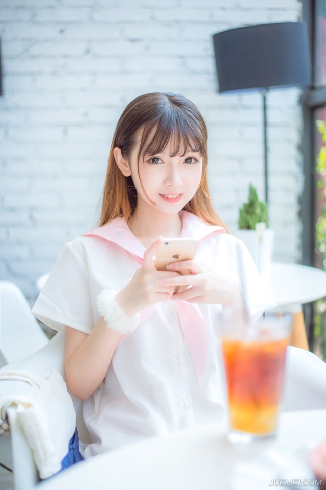 到最后，魏延索性也放开了，一路加速行军，当带着人马抵达成都平原的时候，看到庞统在成都城外立寨，而非已经大开成都城门来迎接自己的时候，魏延才算稍微松了口气。